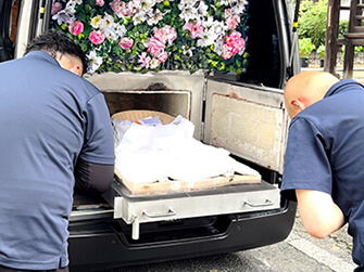火葬車にて最後のお別れをしていただき、ペットちゃんを個別火葬いたします。